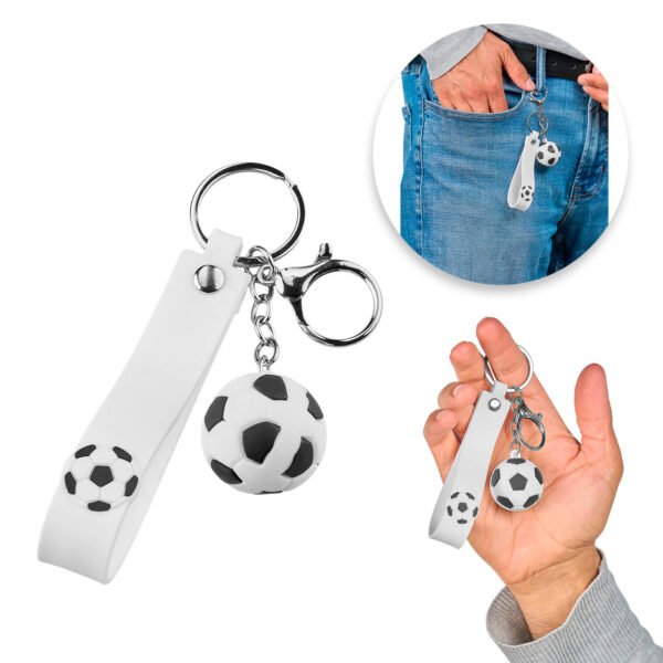 Llavero con pelota de soccer, aro para llaves y gancho para mejor sujeción.