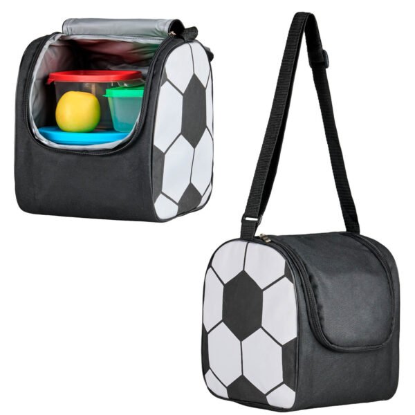 Lonchera con un compartimento, interior permeable, cierre, print de balón de soccer en los laterales y correa ajustable.