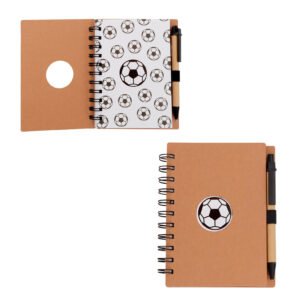 20052025153731_LE063.jpg Libreta de cartón con figura de balón en el centro, espiral de 70 hojas rayadas y bolígrafo.