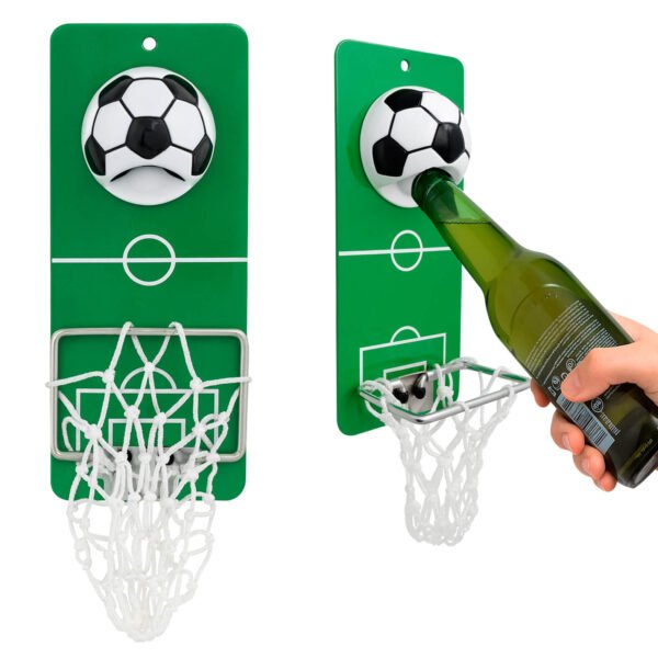 Destapador con imán para refrigerador con print de cancha de futbol y red plegable para corcholata.