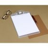 Tabla de plástico con clip para documentos.