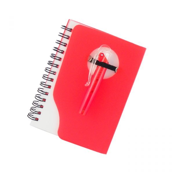 Libreta de plástico con bolígrafo.