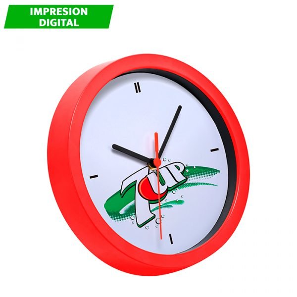 Reloj de pared de plástico.