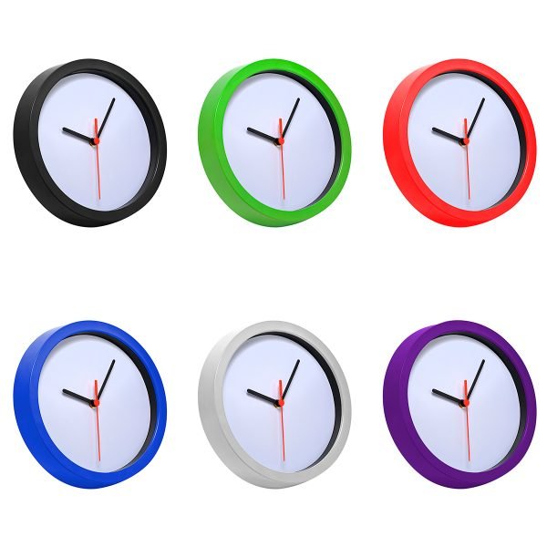 Reloj de pared de plástico.