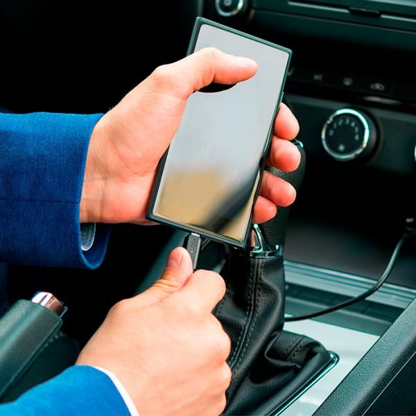 Cargador de auto Visby.